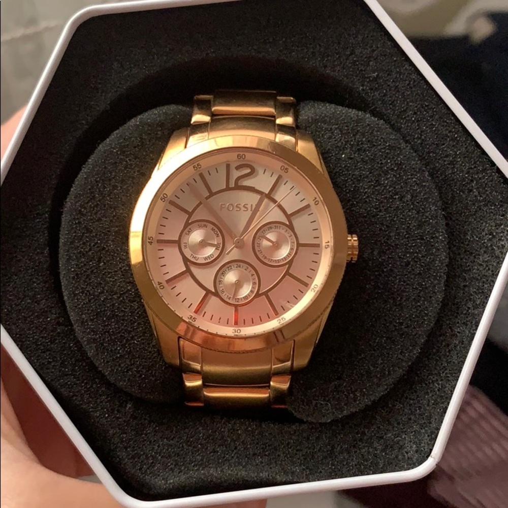Rose gold Fossil watch